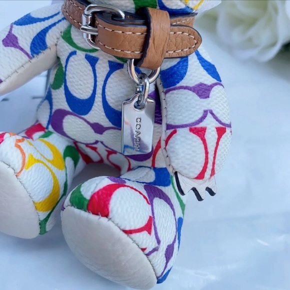 NEW COACH Bear Bag Charm In Rainbow Signature Canvas CJ953. - Picture 3 of 4